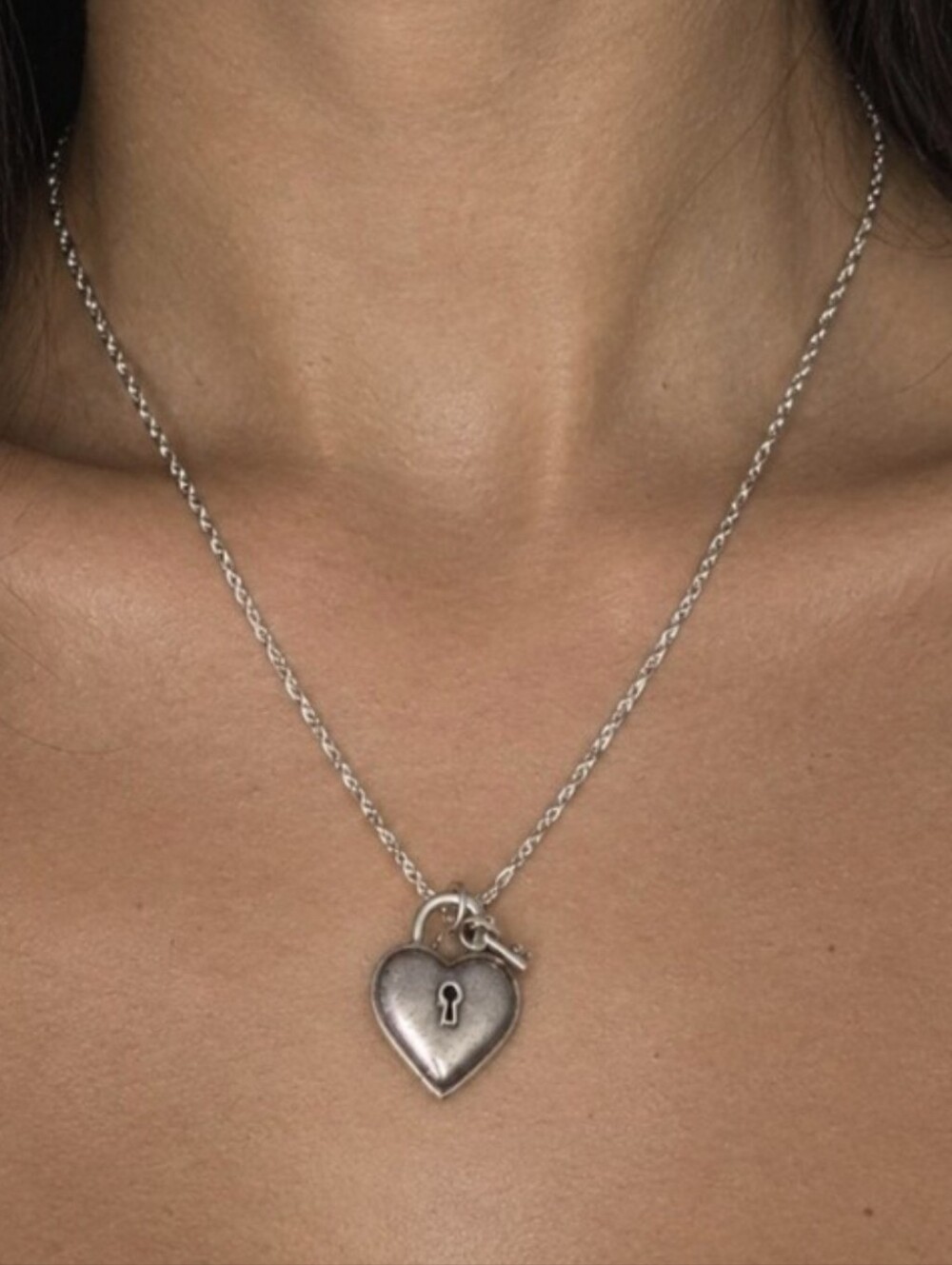 Authentic Vintage "Tiffany & Company" 1994 Sterling  Heart & Key Pendant✨️